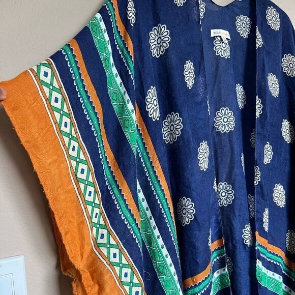 Woven Heart A Whole New World Kimono - Picture 3 of 8